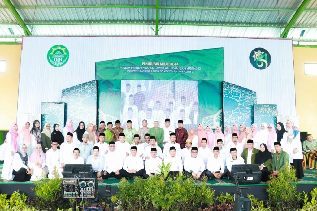 Wakili Bupati, Sekda Abustan Hadiri Penutupan Milad DDI Mangkoso