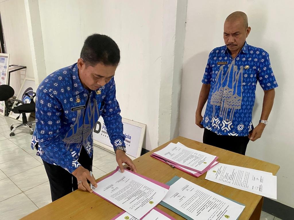 Tindak Lanjuti Arahan Bupati, Diskominfo-SP Barru Tanda Tangani Perjanjian Kinerja ASN