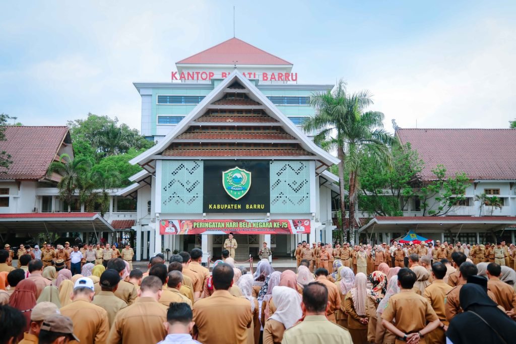 Pimpin Apel Pasca Libur Cuti Tahun 2024 ,Bupati Barru: Kinerja Tahun Lalu Relatif Bagus