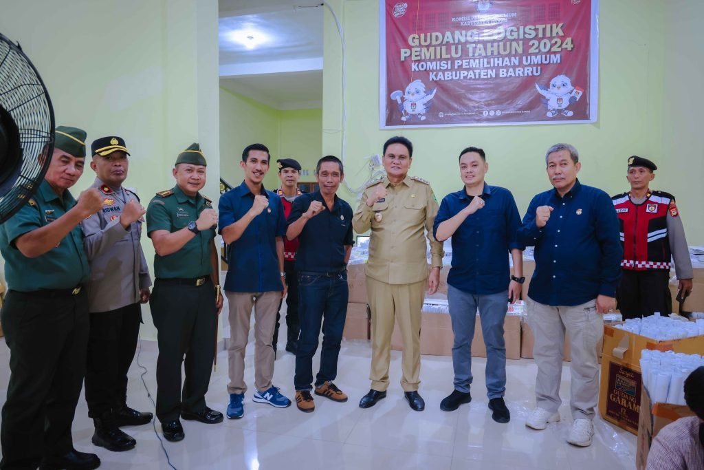 Pastikan Logistik Pemilu Aman, Bupati Barru bersama Forkopimda Tinjau Gudang Logistik KPU Barru