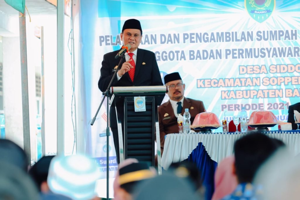 Lantik Dua Anggota BPD Pergantian Antar Waktu, Bupati Barru berharap Agar BPD Jaga Sinergitas dengan Pemerintah Desa
