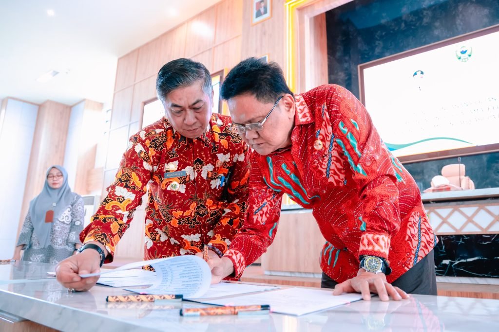 Penandatanganan Perjanjian Kinerja Tahun 2024, Bupati Barru harap agar Pimpinan Unit Kerja Mengawal Pencapaian Target Kinerja yang ditetapkan