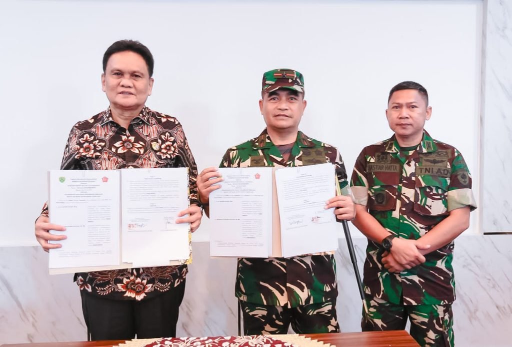 Perjanjian Kerjasama dengan Danrem 141/Toddupuli, Bupati Barru berharap Masalah Kecil apapun Segera Dieleminir sehingga Pemilu Berjalan Damai