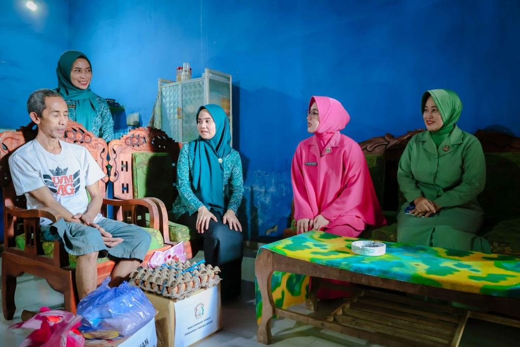 Plt.Ketua TP PKK Kab.Barru melakukan kegiatan Anjangsana di 12 titik lokasi di Kabupaten Barru