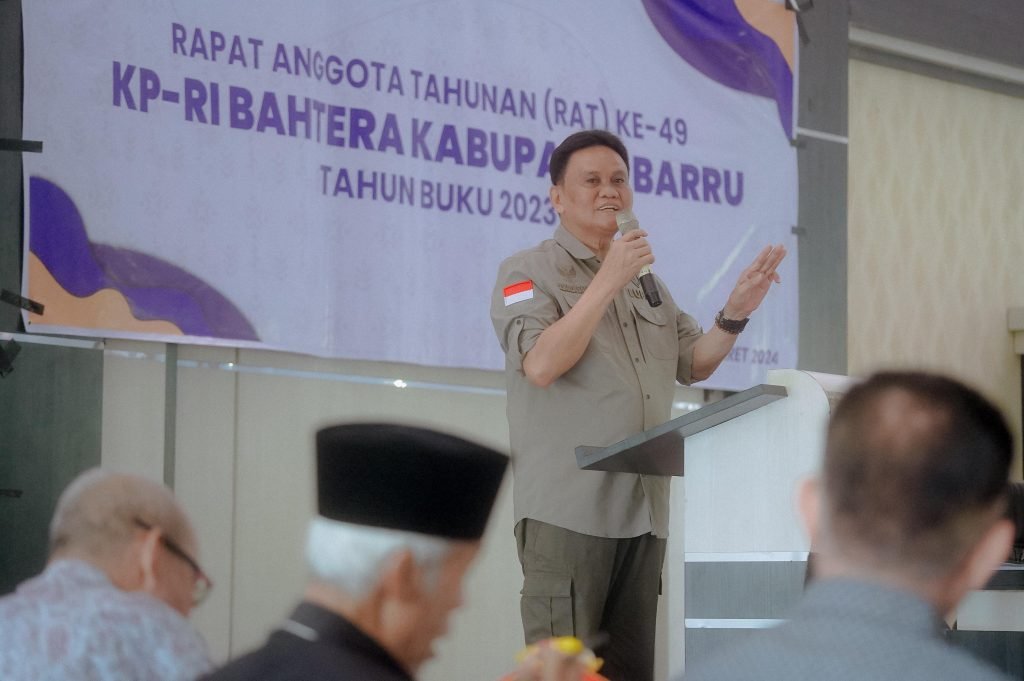 Buka RAT KPRI Bahtera, Bupati Barru Tekankan Agar Koperasi Harus Bertarnsformasi dan Bersaing dengan Lembaga Pinjaman Lainnya
