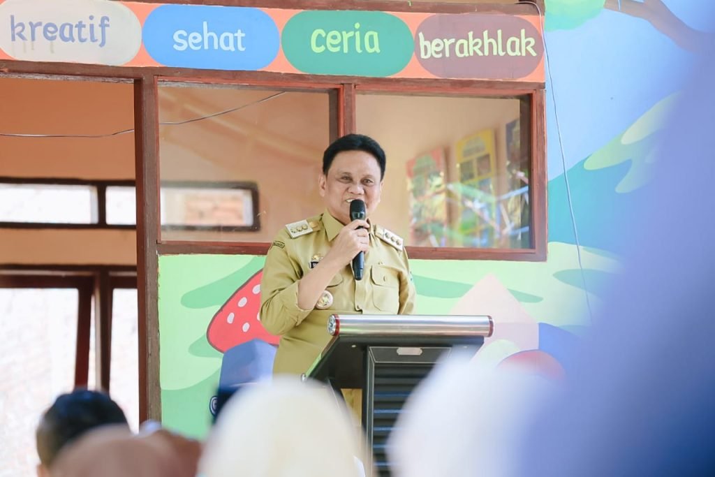Resmikan Gedung PAUD Nurul Asma, Bupati Barru harap Gedung ini dapat Memotivasi Kepada Anak-anak PAUD untuk Rajin datang Belajar dan Bermain