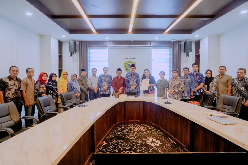 Bupati Barru Gelar Audienced Dengan PDAM dan USAID IUWASH Tangguh Dalam Rangka Penyesuaian Tarif Air Minum dan Pengelolaan Air Limbah Domestik