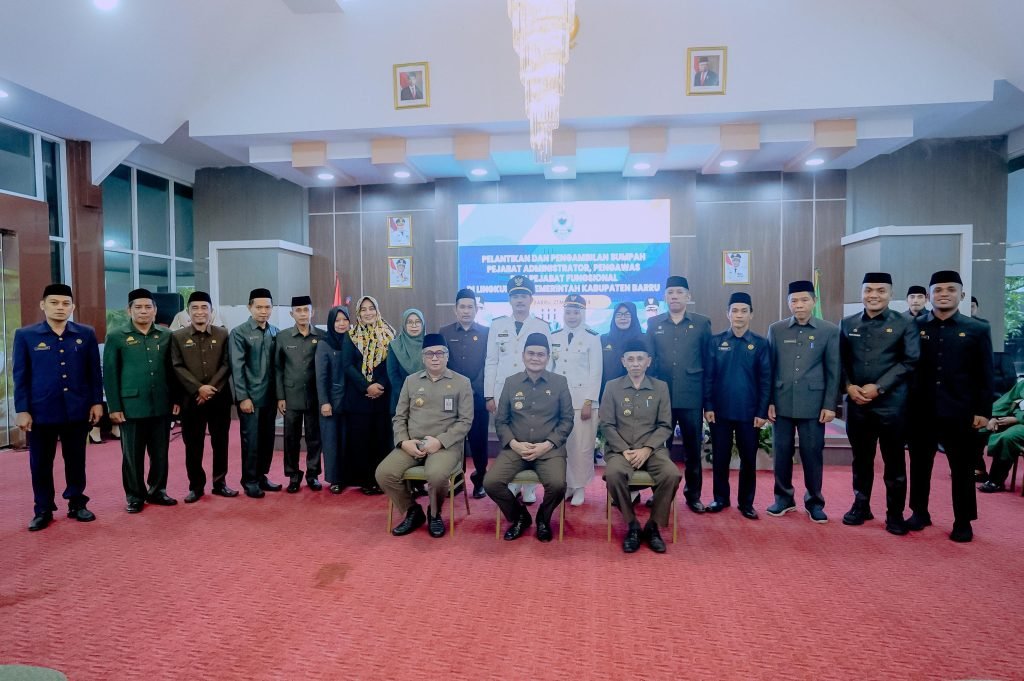Bupati Barru Lantik dan Mengambil Sumpah Jabatan Pejabat Administrator, Pengawas dan Pejabat Fungsional di Lingkup Pemerintah Kabupaten Barru