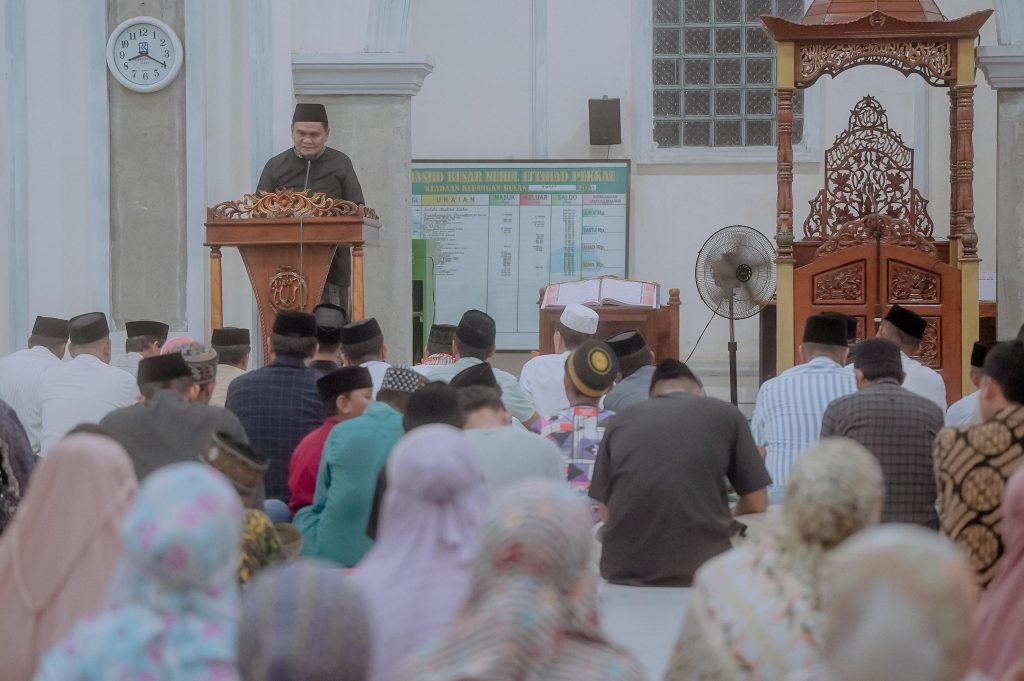 Malam Ke-14 Bupati Barru Safari Ramadhan di Masjid Besar Nurul Ittihad Pekkae