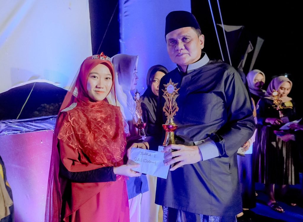 Tutup Festival Apang, Suardi Saleh Apresiasi Kreatifitas Anak Muda Kamara