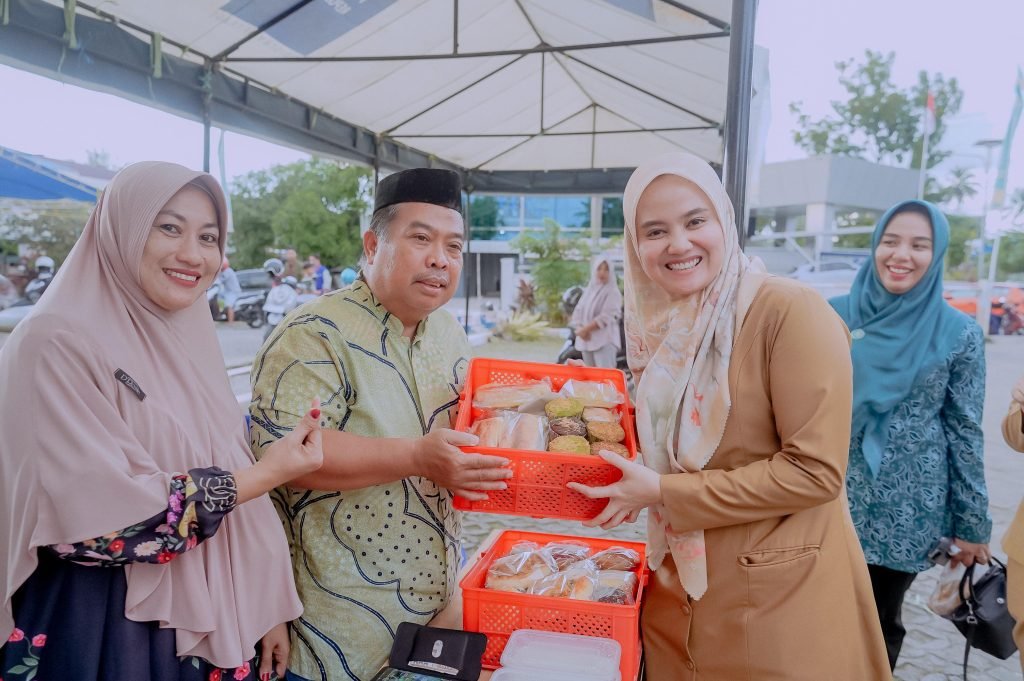 Plt.Ketua TP PKK buka Bazar Ramadhan dan Pelayanan Kesehatan Gratis