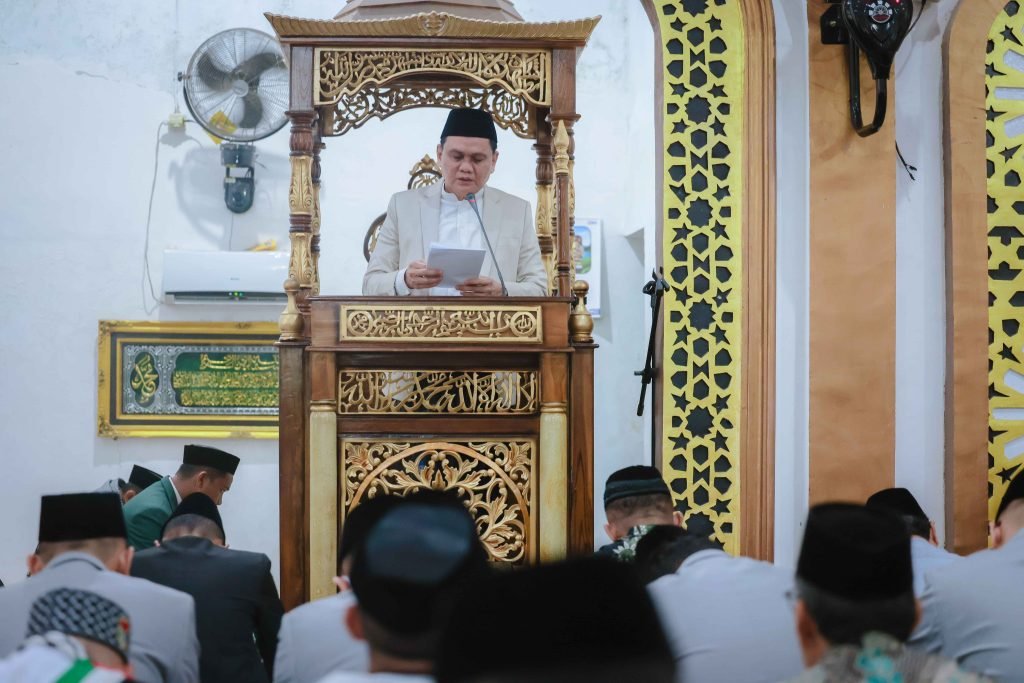 Bupati Barru bersama Keluarga Shalat Idul Fitri di Masjid Nurul Mu'minin Madello