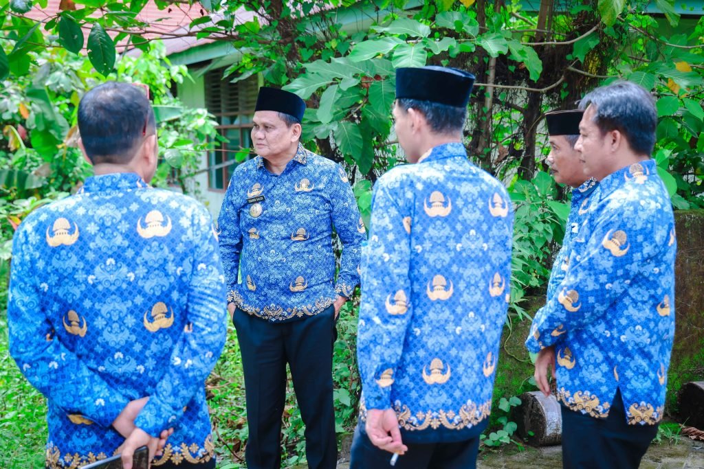 Bupati Barru melakukan kunjungan silaturrahmi di Kantor Dinas PUTR Perkim dan Dinas Sosial Kab Barru