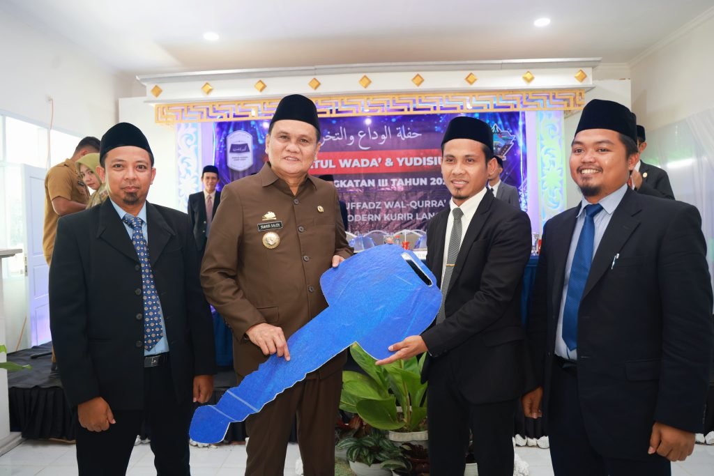 Bupati Barru Ir. H. Suardi Saleh, M. Si Hadiri Penamatan Santri Jam'iyyatu-L-Huffadz Wal-Qurra' (JHQ) Pondok Modern Kurir Langi