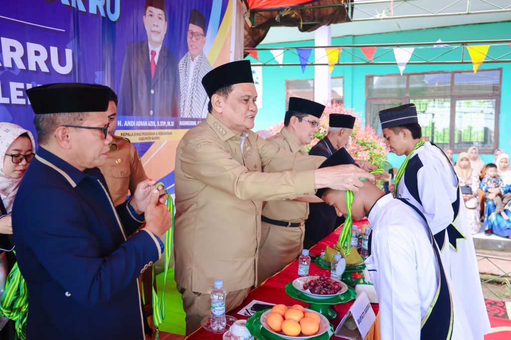 Penamatan Siswa UPTD SPN 17 Barru, Suardi Saleh didaulat sebagai Penguji Kehormatan Tahfidz