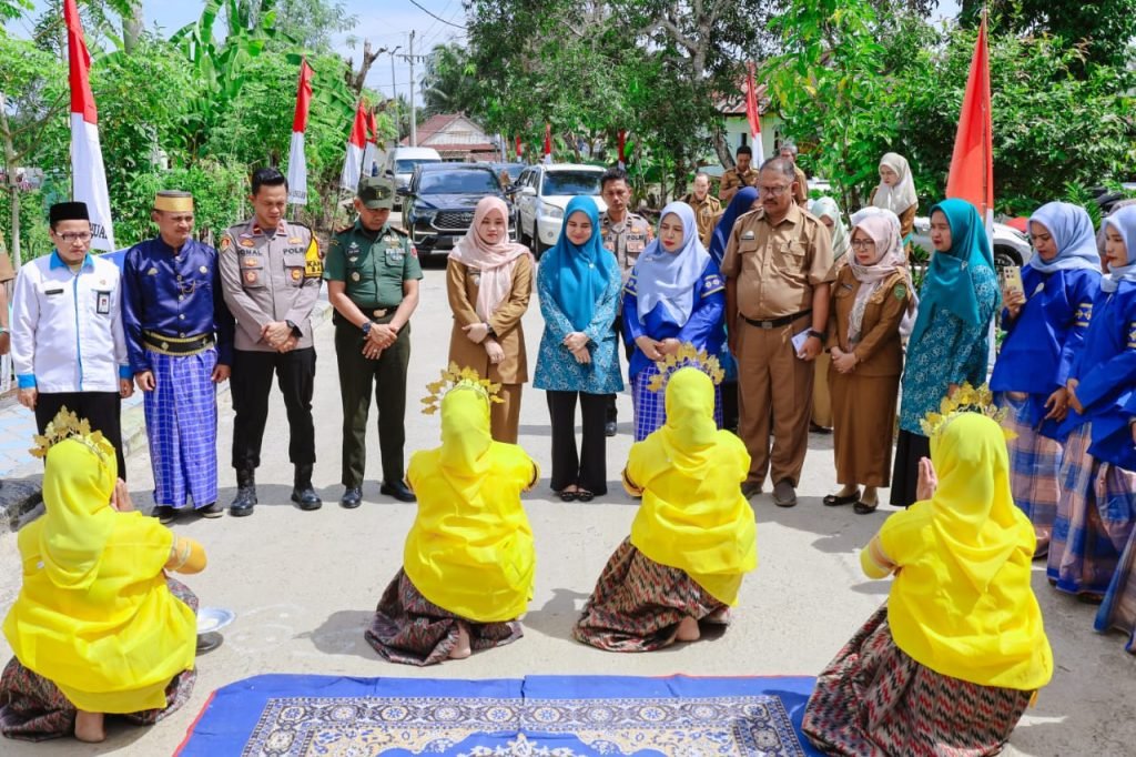Disambut Tari Paddupa, Dokter Ulfah : Desa Binuang Tunjukkan Totalitas Mengikuti Lomba Desa