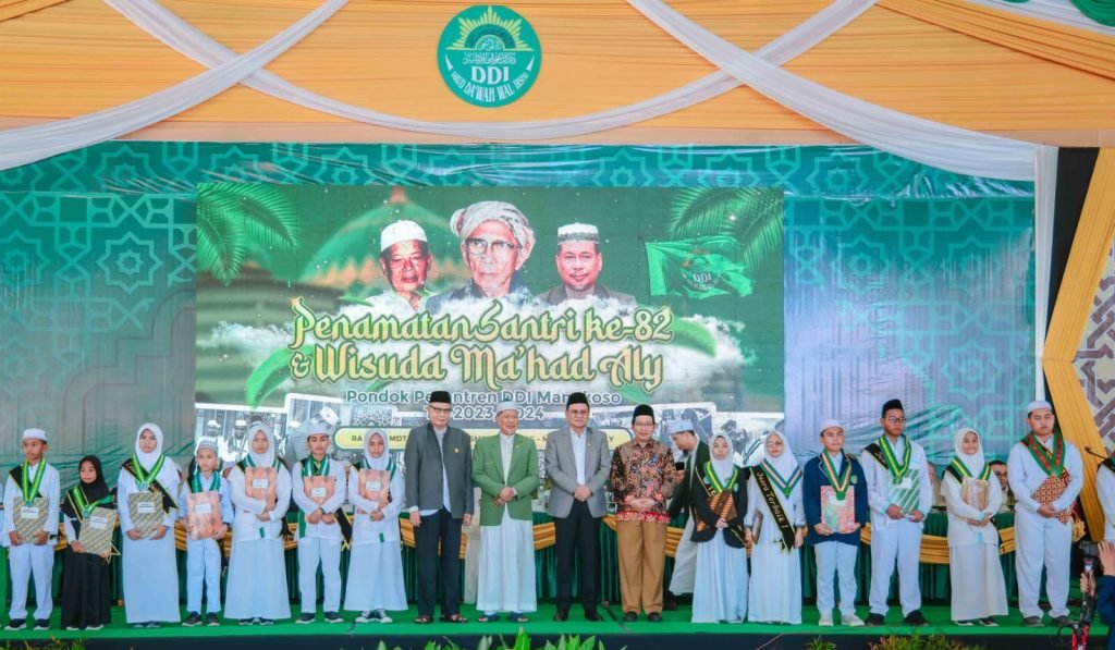 Suardi Saleh Janji Umrahkan Wisudawan Ma'had Aly Terbaik DDI Mangkoso Asal Barru