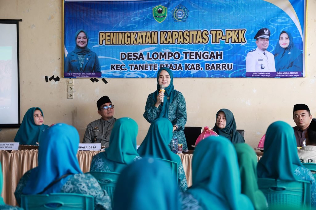 Dokter Ulfah Buka Bimtek Peningkatan Kapasitas TP PKK Desa Lompo Tengah