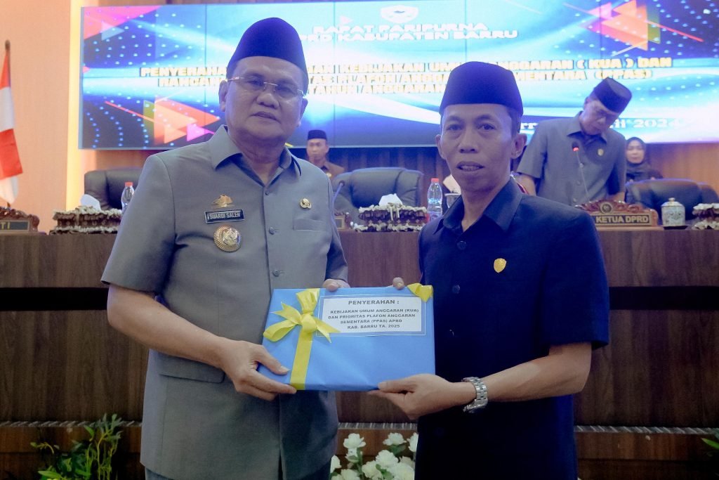 Bupati Barru Serahkan Rancangan KUA-PPAS Tahun Anggaran 2025