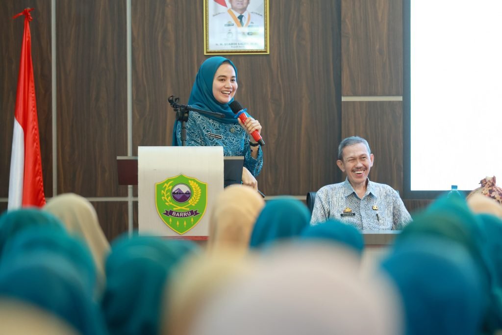 Plt. Ketua TP. PKK Kabupaten Barru Buka Edukasi Keuangan Kaum Perempuan