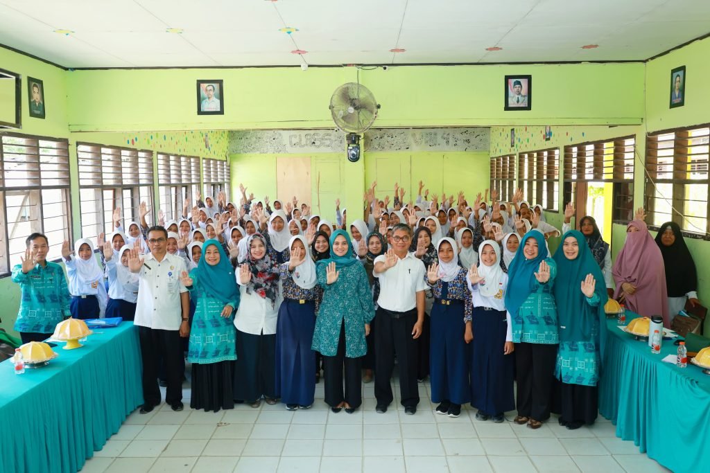 Plt. Ketua TP PKK Kab.Barru Hadiri Gerakan Cegah Stunting dan Aksi Bergizi di UPTD SMPN 22 dan 18 Barru