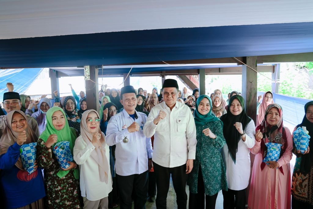 Bupati Barru didampingi Plt. Ketua TP PKK Barrumengadakan Pembinaan Kelompok Wanita Tani (KWT) Se- Kecamatan Balusu