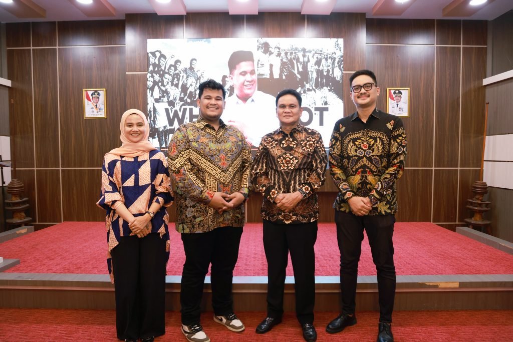 Bupati Bersama Plt.Ketua TP.PKK Kab.Barru Dokter Ulfah Nurul Huda Saksikan Pelantikan BPC.HIPMI Barru