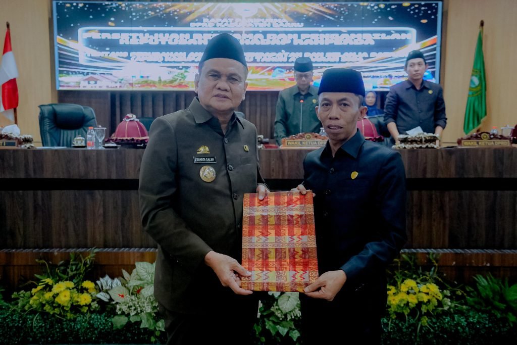 Bupati Barru Bersama Ketua DPRD Setujui Ranperda Perubahan APBD T.A 2024