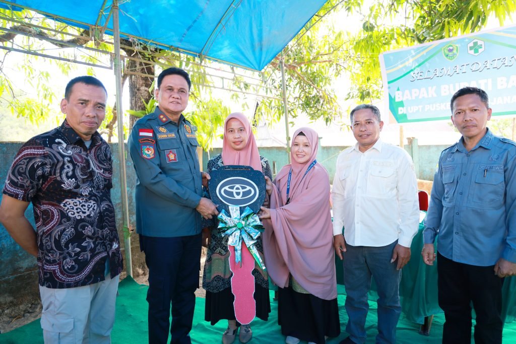 Akses Kesehatan Lebih Mudah, Pemkab Barru Serahkan Ambulans Baru ke Pujananting