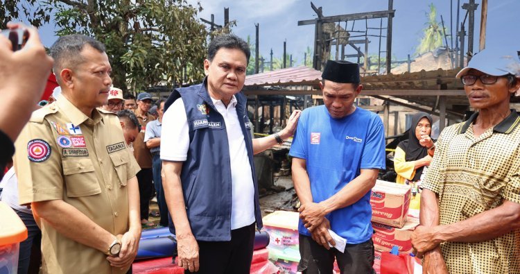 Pasca Kebakaran, Bupati Barru Sambangi Korban dan Berikan Semangat Moril