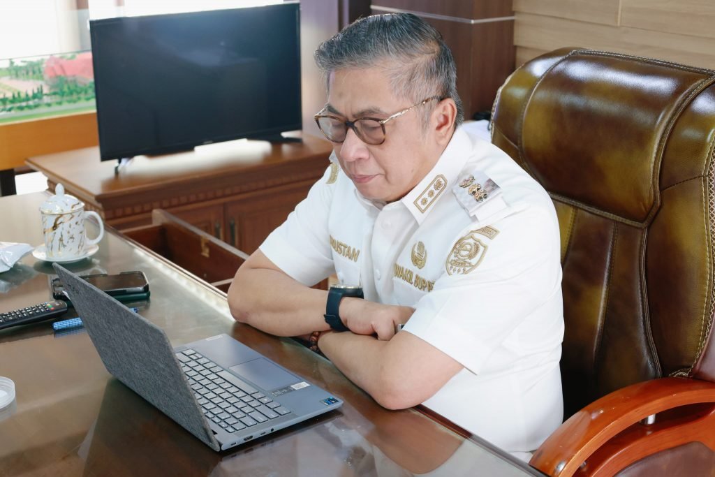 Pembekalan Khusus KKN Unhas di Barru: Wabup Dorong Mahasiswa Kembangkan Potensi Desa