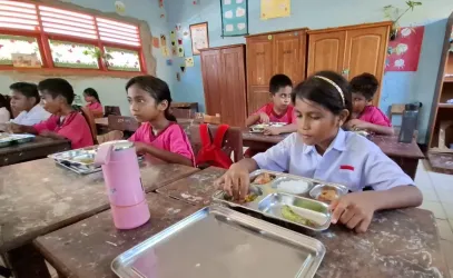 MBG Jadi Hidangan Mewah di NTT, Siswa Tetap Ingin Masuk Sekolah Meski Sakit